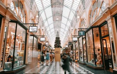 Paris Private Luxury Tour with shopping, cabaret, Lunch cruise and city Tour