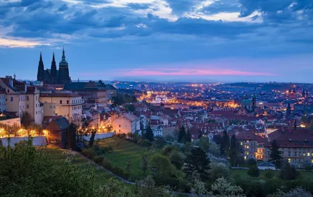 Prague Castle: Private fairytale walking tour