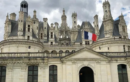 LOIRE VALLEY: Private day-trip to visit Chambord, Cheverny and Chenonceau