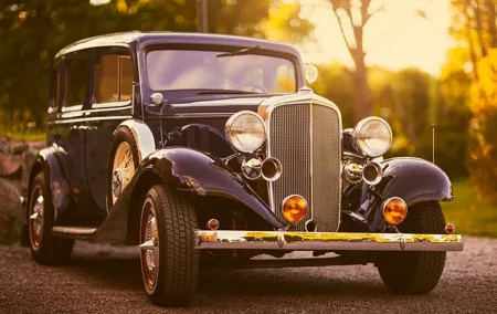Half Day Paris Tour in Vintage Car & Moulin Rouge