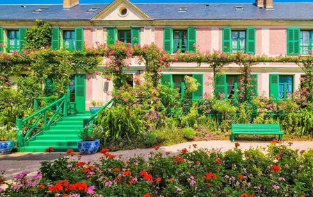 Private getaway in Giverny 8h Van Vip Departure Paris