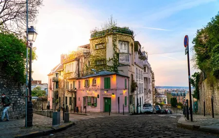 Montmartre: Private Guided Tour of Paris' Artistic Heart