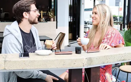 2 Hours Social Club and Brunch in Paris