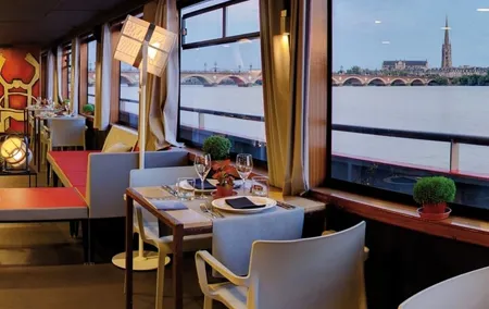 8-Hour Paris Private Trip including Seine River Cruise Lunch