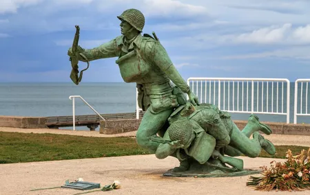 D-Day Normandy Beaches Guided Trip by Car from Paris