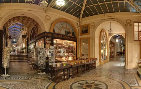 Scavenger Hunt in the Covered Passages of Paris