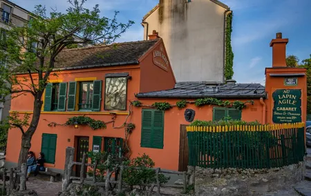 6 Hrs Le Marais and la Vallée Village Tour with CDG pick up