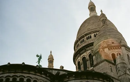 CDG pickup and 6 hours Private Tour of Marais & Montmartre