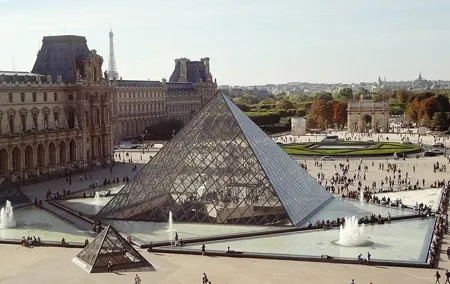 Private Layover Tour with Guide - pick up & return CDG Airport
