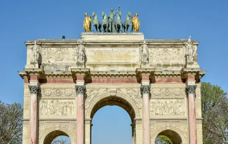 Private Family Treasure Hunt in the Louvre Museum