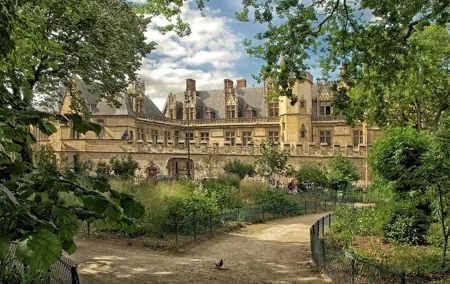 Epic Tales of the Medieval Paris Private Walking Tour