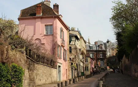 Montmartre and Sacre Cœur Guided Walking Tour in Paris