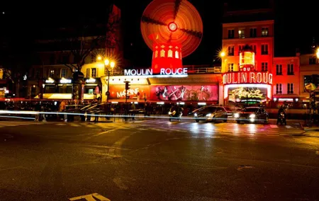 Montmartre Poetic Photo Walk by night