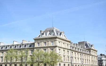 6 hour Paris city tour with Galeries Lafayette, Montmartre and River cruise