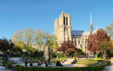 Private Walking Tour of Saint and Cite Island