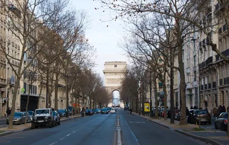 6 Hours Paris Tour with Cruise and Galleries Lafayette