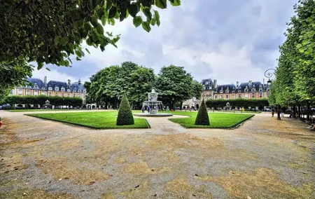 Le Marais Paris Private Transfers