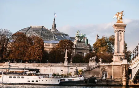 6 Hours Paris City Tour with Seine River Dinner Cruise and Hotel Pickup