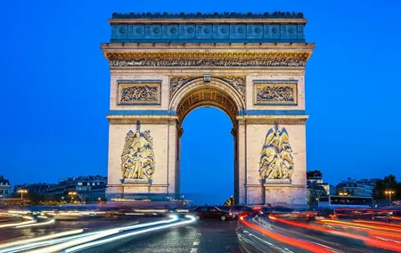 Paris: Digital Tour with No Guide – Use Your Phone to Explore