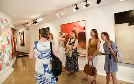 Art Galleries Private Guided Tour in Paris with an Art Expert