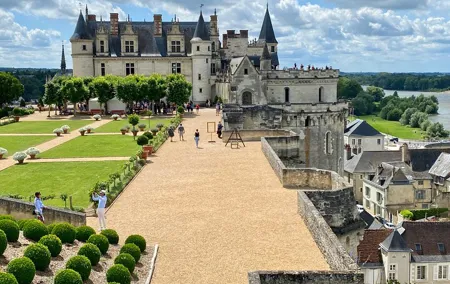 3-day Private Top 7 Loire Castles 2 Wine tasting Live Guided Trip