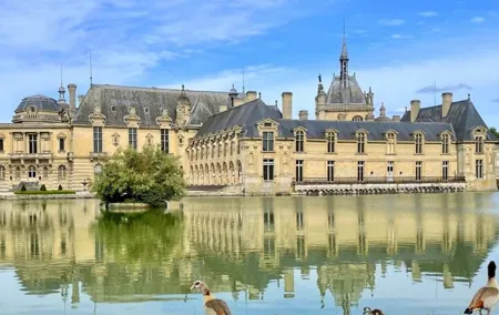 Chateau de Chantilly and Chateau d'Ecouen Private Tour from Paris