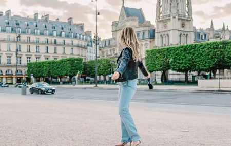Paris Solo Traveler Photoshoot With A Top Rated Photographer