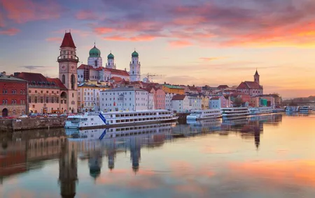 Private transfer from Prague to Passau, 2h of Sightseeing stop