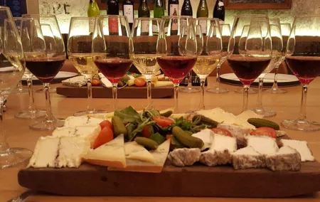 7 Hours Paris Private Sightseeing Tour with Wine Tasting