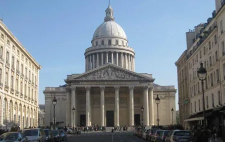 Latin District 2-Hour Private Tour: from the Middle Ages to Midnight in Paris