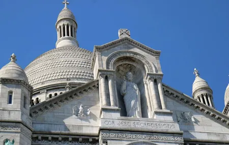 Private Vintage Car Tour with "Montmartre" area in Paris and Pick up drop