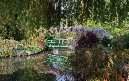 Giverny, Louvre and Wine Tasting with Private Pick Up and Drop