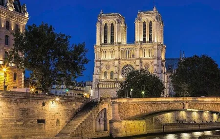 Private illumination Tour in Paris with Indian Dinner hotel Pickup