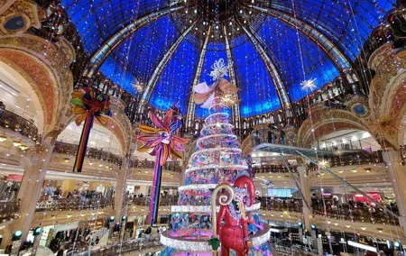 Parisian luxury, between rhinestones and sequins