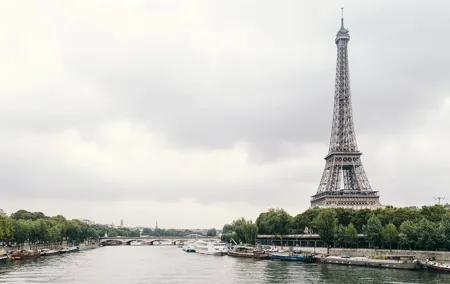 Transfer and Full Day Private Tour in Paris with Lunch Cruise