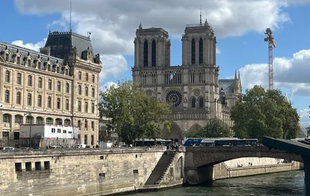 History Walking Tour at Paris along the Seine