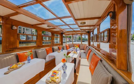 Amsterdam Classic Saloon Boat Cruise with Drinks and Cheese