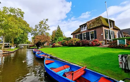 Giethoorn, Afsluitdijk, Zaanse Schans Day Tour Incl Hotel Pick Up