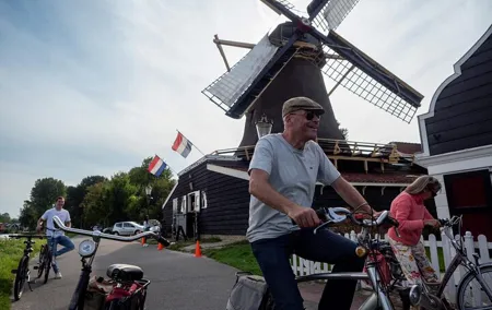 Countryside Bike Tour from Amsterdam: a Windmill and Dutch Cheese