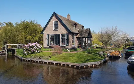 Giethoorn Small-Group Tour from Amsterdam (Max. 8 People)