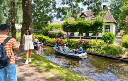 From Amsterdam: Giethoorn Day Trip with Canal & Village Tour