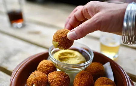 Amsterdam Food Tour of 10+ Local Classic Tastings in Jordaan Area