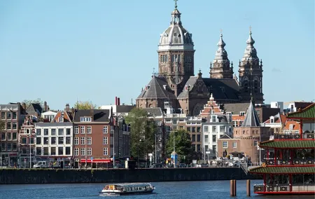 Discover Amsterdam: 75-Minute Luxury Cruise with Live Commentary