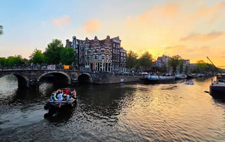 Amsterdam Evening Cruise in Small Group