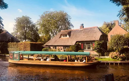 Dreamy Dutch Villages Tour: Giethoorn, Zaanse Schans & More
