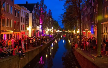 Red Light District Tour by Locals, Small Group (approx 4)