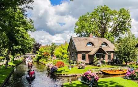 Zaanse Schans Giethoorn Private Tour from Amsterdam Canal Cruise