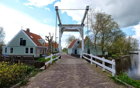 Off the Beaten Paths Dutch Landscape Private Tour 1/2 day Jaguar