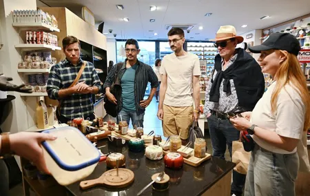 Amsterdam Food Tour with Full Meal & Drinks by Do Eat Better