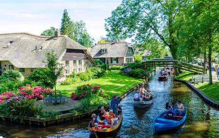 Giethoorn Private Day Tour From Amsterdam (Including Boat Tour!)